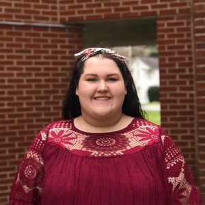 Meet your Posher, Hali